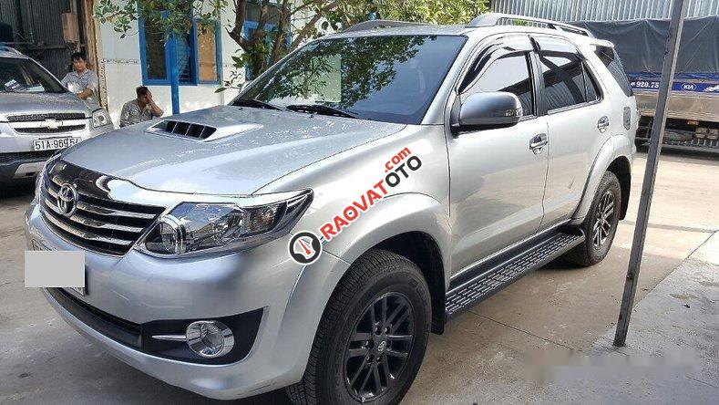 Cần bán gấp Toyota Fortuner G 2.5MT đời 2015, màu bạc số sàn, giá 868tr-8