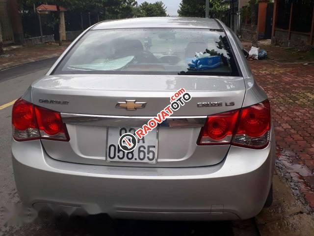Chính chủ bán xe Chevrolet Cruze 2010, màu bạc-4