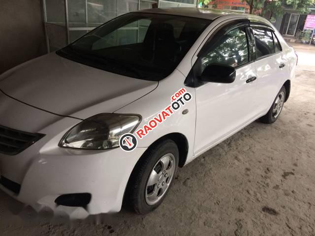 Cần bán gấp Toyota Vios sản xuất 2010, màu trắng, giá tốt-2