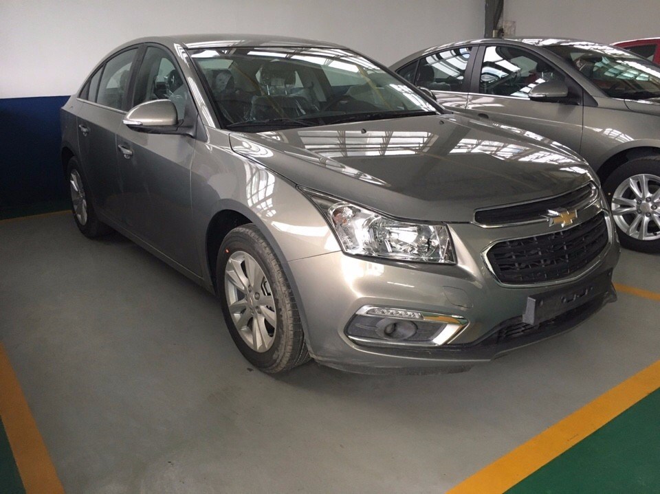 Cần bán xe Chevrolet Cruze đời 2017, màu trắng, xe nhập-3