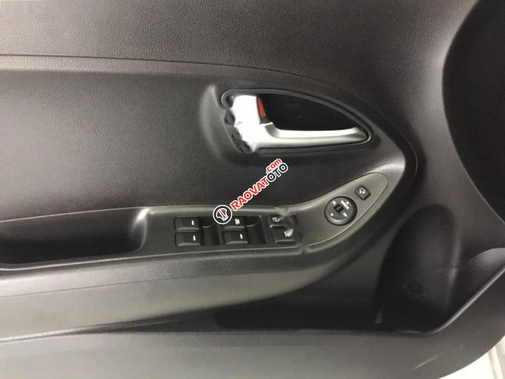 Bán Kia Picanto đời 2013, màu bạc số tự động, 315tr-0