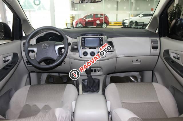 Bán Toyota Innova E 2.0MT đời 2016, màu bạc-5