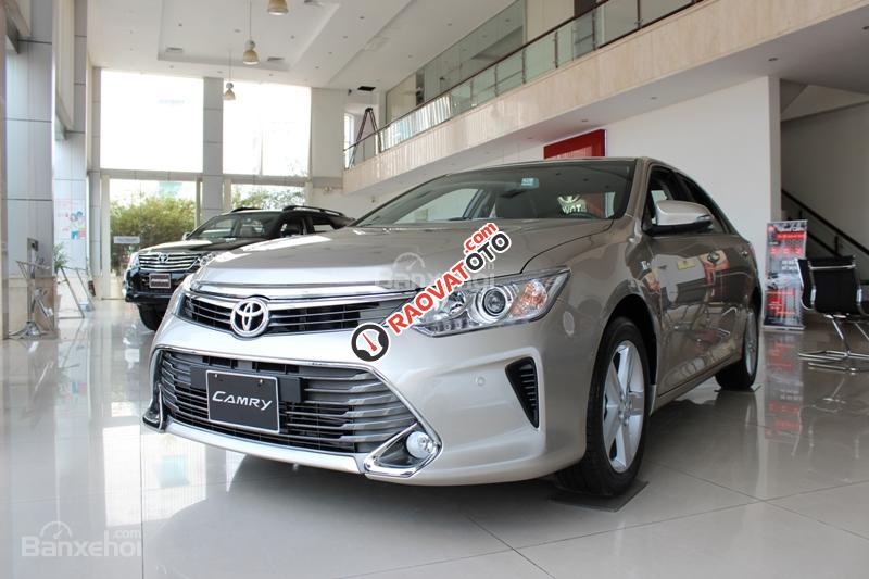 Cần bán xe Toyota Camry E đời 2018 đủ màu, giá tốt, hỗ trợ vay lên đến 90%, liên hệ 0911.404.101-7