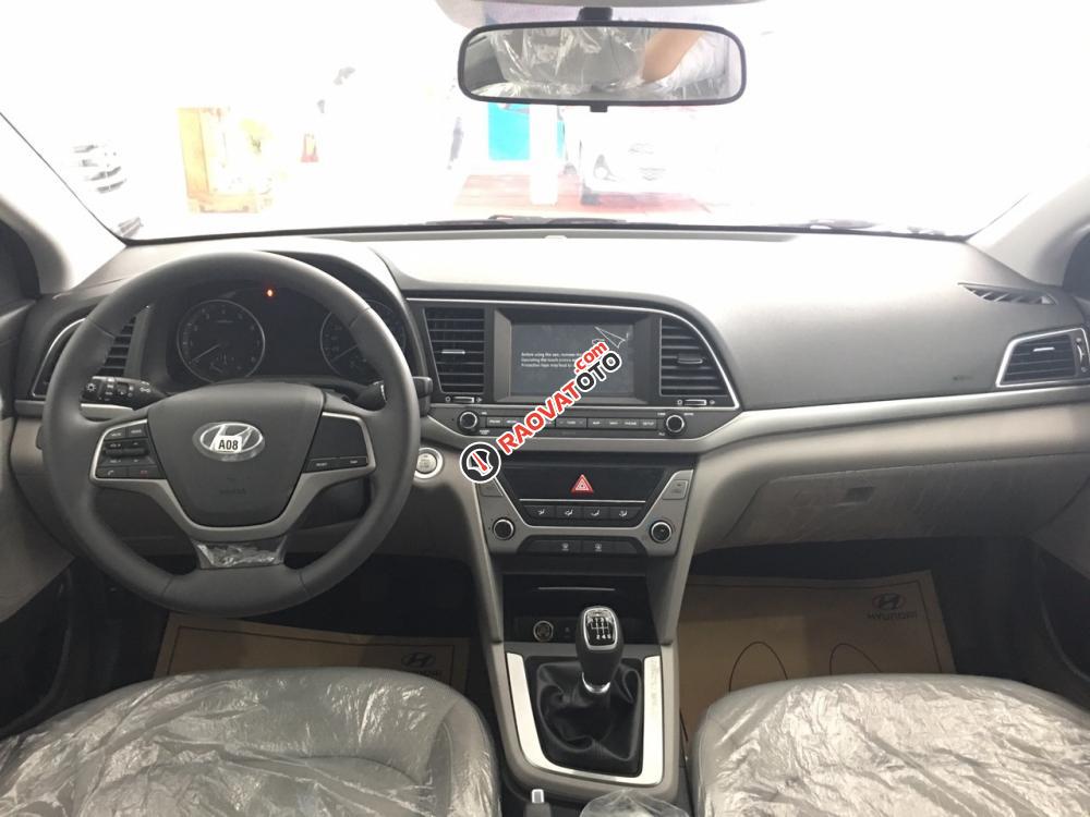 Giá xe Elantra 1.6, màu trắng, xe mới 100%. Cam kết giá tốt nhất. LH Hương: 0902.608.293-9