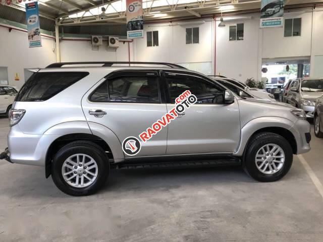 Bán Toyota Fortuner 2.7V 4x2 2012, màu bạc-1