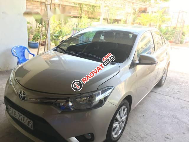 Cần bán gấp Toyota Vios AT đời 2017, màu bạc-1