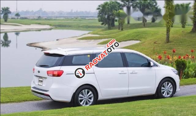 Cần bán xe Kia Sedona năm sản xuất 2017, màu trắng-1