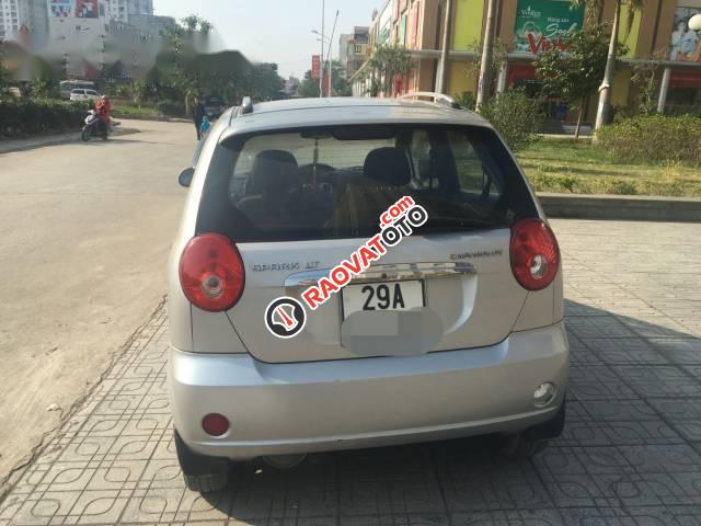 Bán Chevrolet Spark đời 2011, màu bạc xe gia đình-1