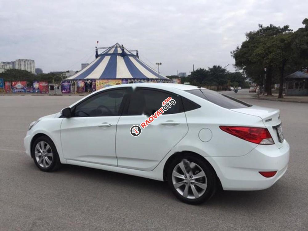 Xe Hyundai Accent đời 2012, màu trắng, nhập khẩu số sàn, giá 395tr-4