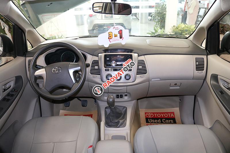 Cần bán xe Toyota Innova 2.0E đời 2016, màu bạc số sàn-3