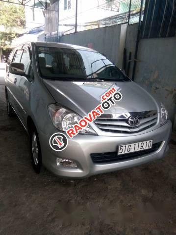 Bán Toyota Innova G đời 2010, màu bạc-0