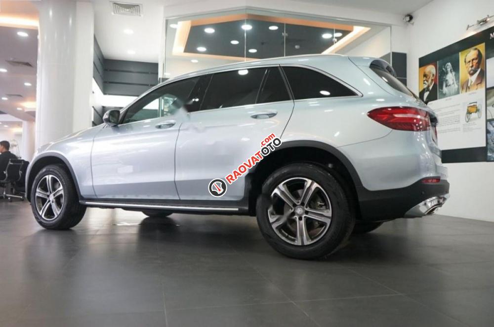 Bán Mercedes GLC 250 đời 2017, màu bạc-4