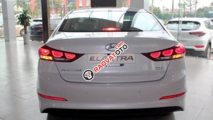 Giá xe Elantra 1.6, màu trắng, xe mới 100%. Cam kết giá tốt nhất. LH Hương: 0902.608.293-16