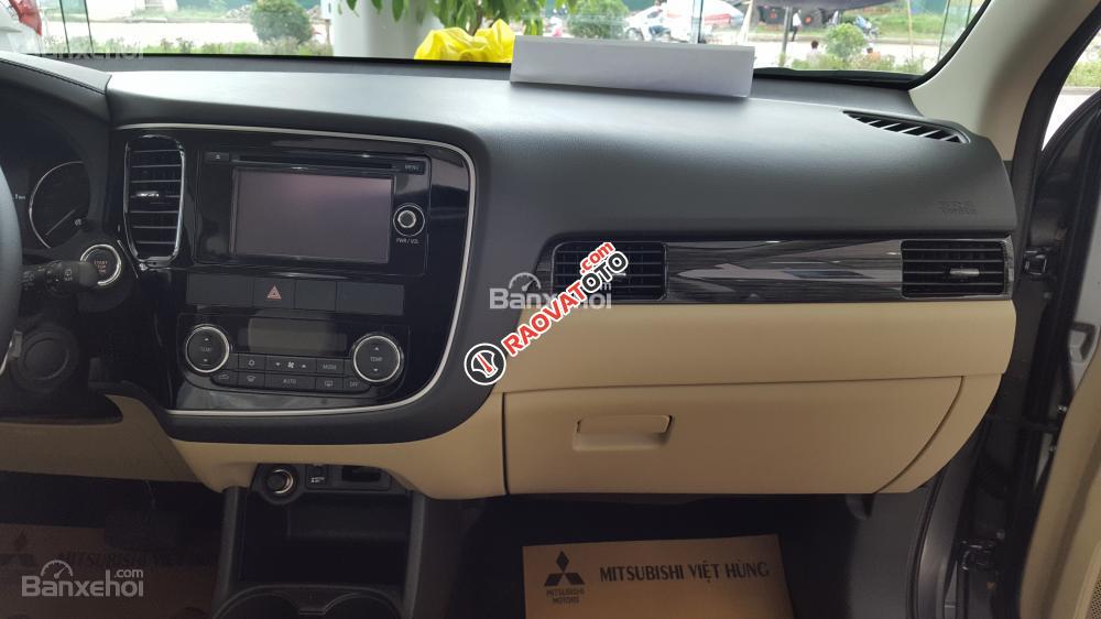 Bán ô tô Mitsubishi Outlander đời 2017, màu nâu, nhập khẩu, giá tốt nhất khu vực, tư vấn 24/7, giao xe tại Huế-4