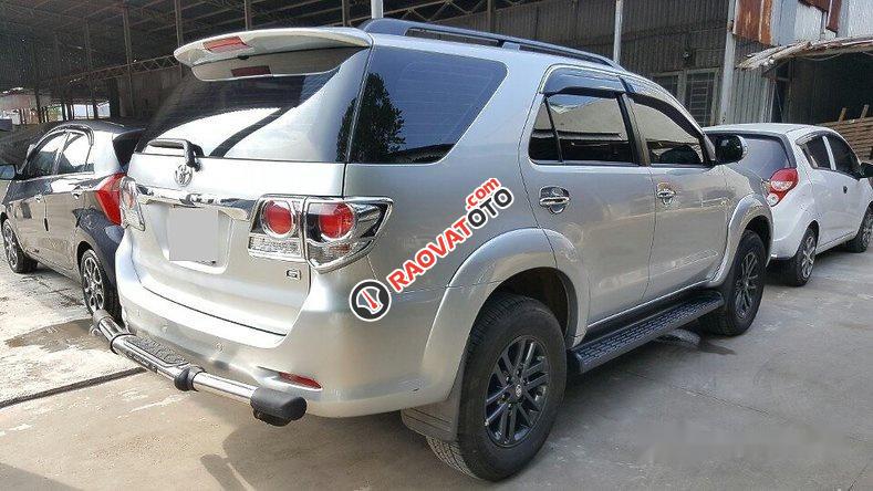 Cần bán gấp Toyota Fortuner G 2.5MT đời 2015, màu bạc số sàn, giá 868tr-0