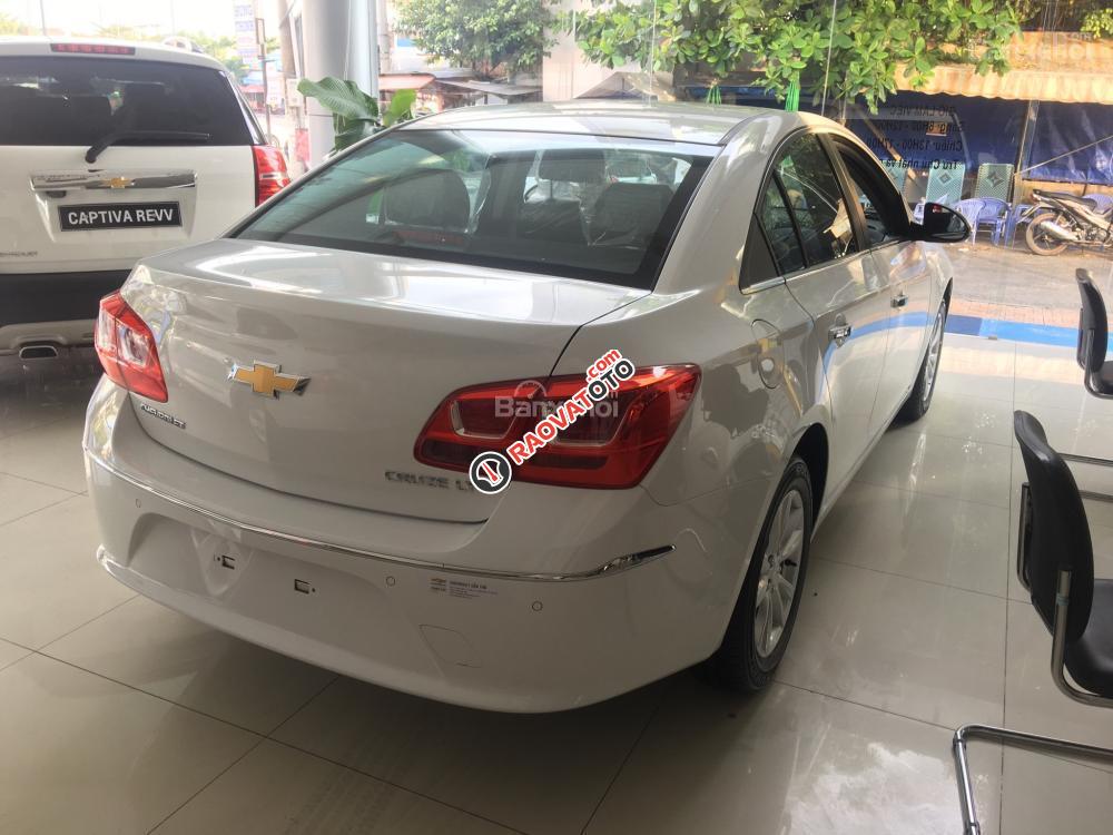 Chevrolet Cruze LT 1.6L màu trắng 5 chỗ, hỗ trợ vay ngân hàng lên đến 90% - LH: 0945.307.489-2