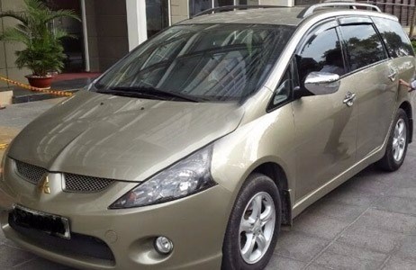 Bán Mitsubishi Grandis sản xuất 2010, màu vàng, nhập khẩu  -1