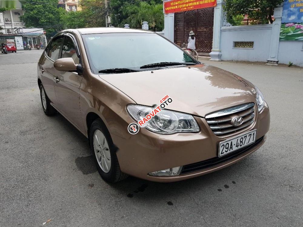 Cần bán xe Hyundai Elantra đời 2011, màu vàng xe gia đình-6
