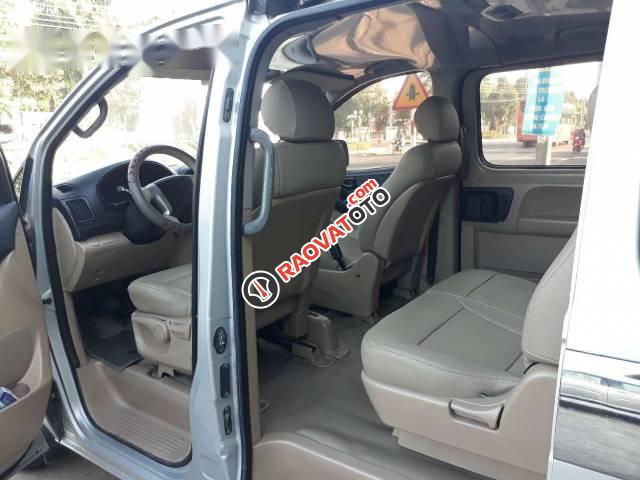 Bán xe Hyundai Starex năm 2007, màu bạc, nhập khẩu nguyên chiếc, giá tốt-5