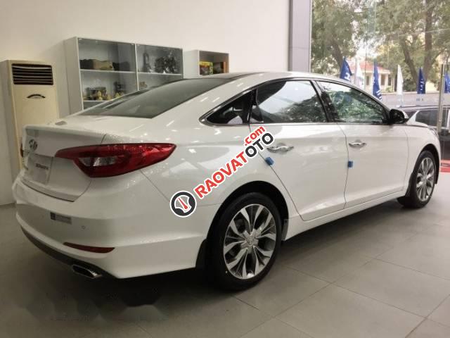 Bán xe Hyundai Sonata 2017, màu trắng-3