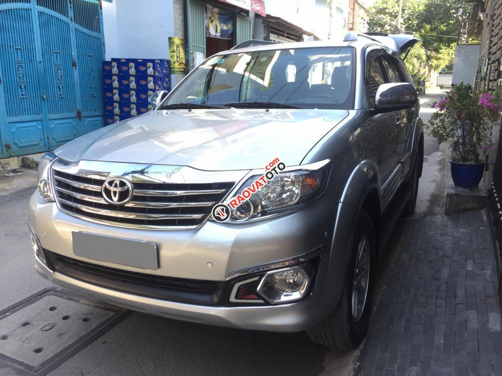 Bán xe Toyota Fortuner 2015, tự động, xám bạc xe một chủ trùm mền-2