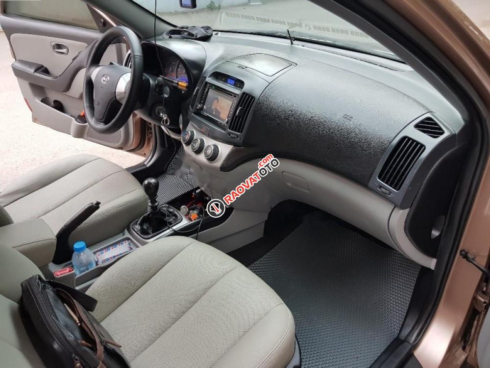 Cần bán xe Hyundai Elantra đời 2011, màu vàng xe gia đình-3