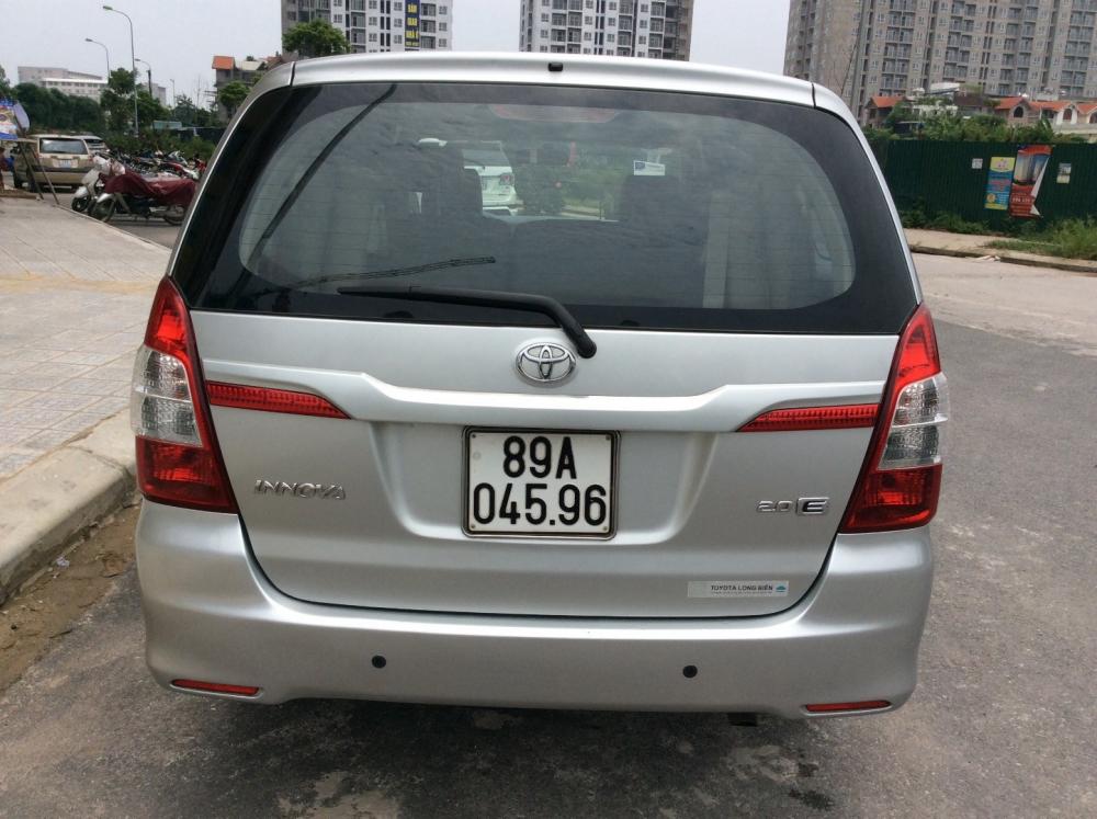 Bán Toyota Innova E 2014, màu bạc, nhập khẩu chính hãng-3