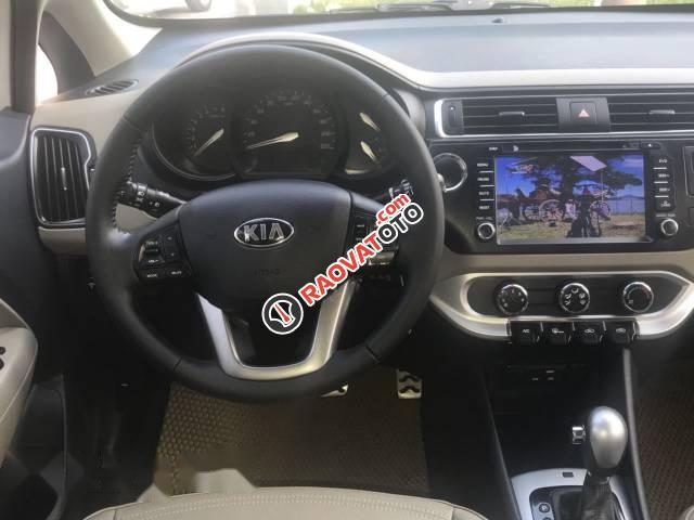 Bán gấp Kia Rio AT đời 2017, màu trắng, nhập khẩu-1