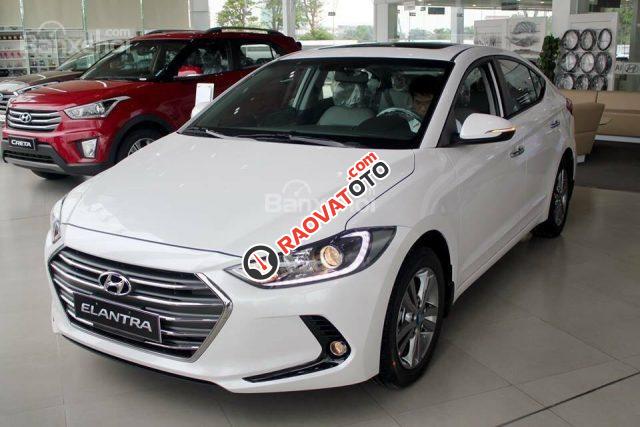 Cần bán xe Hyundai Elantra 1.6MT đời 2017, trả trước 150 triệu-0