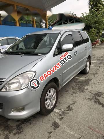 Bán Toyota Innova G đời 2011, màu bạc-2
