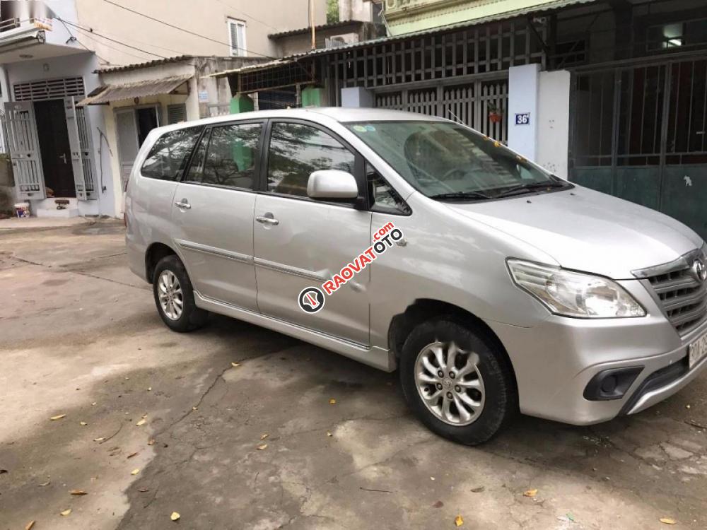 Bán ô tô Toyota Innova 2.0E đời 2014, màu bạc, số sàn giá cạnh tranh-0