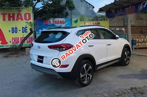 Bán xe Hyundai Tucson năm 2017, màu trắng, 815tr-2