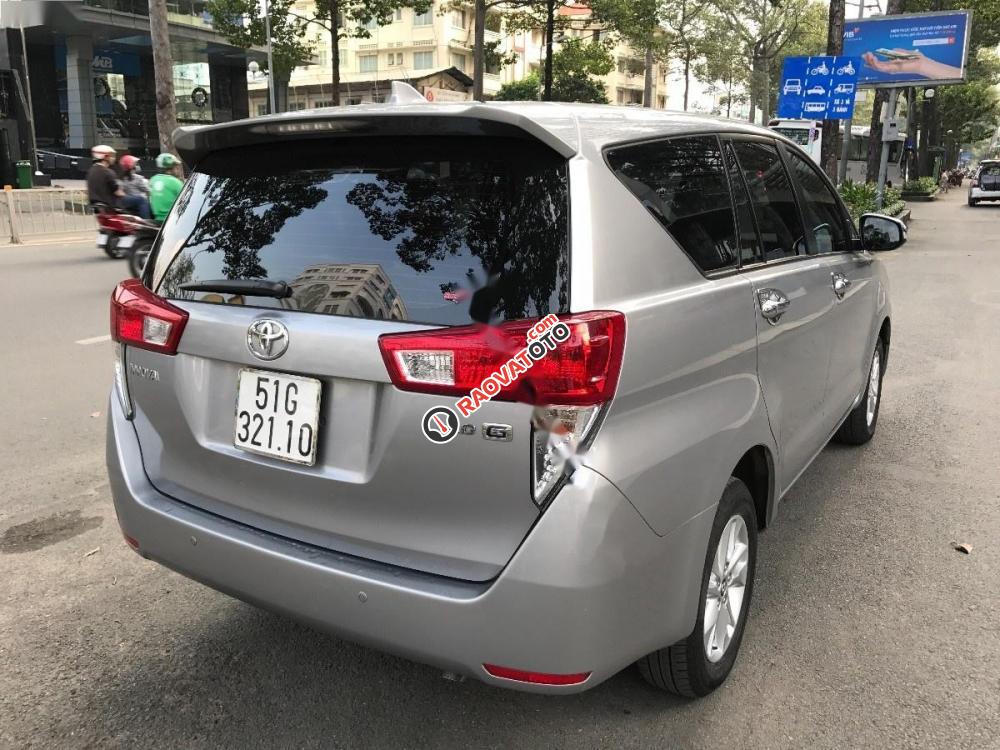 Bán Toyota Innova 2.0G sản xuất 2017, màu bạc xe gia đình, giá 805tr-2