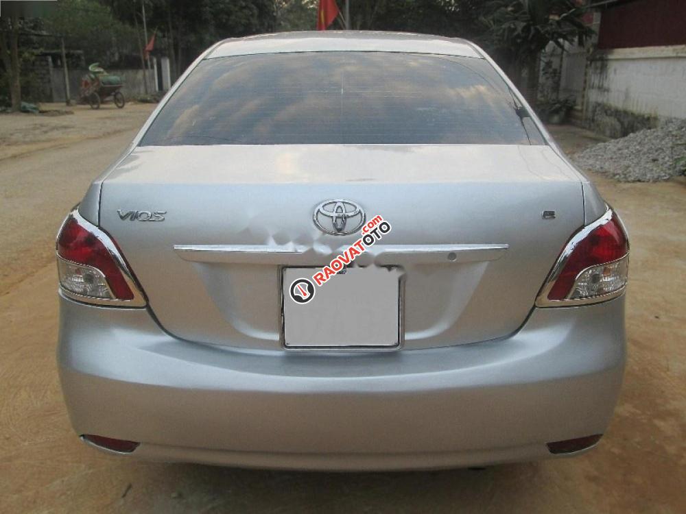 Cần bán gấp Toyota Vios E đời 2009, màu bạc, giá tốt-1