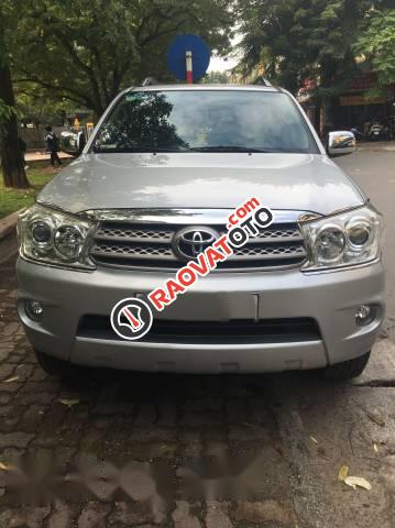 Bán Toyota Fortuner V 2.7 4x2 AT đời 2010, màu bạc  -0