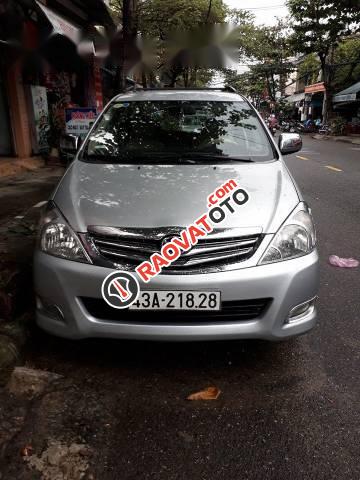 Bán Toyota Innova năm 2010, màu bạc xe gia đình, giá tốt-1