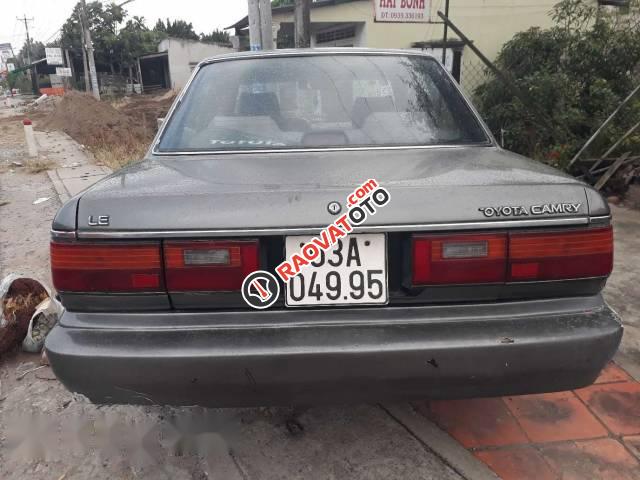 Bán Toyota Camry đời 1988, màu xám, giá tốt-5