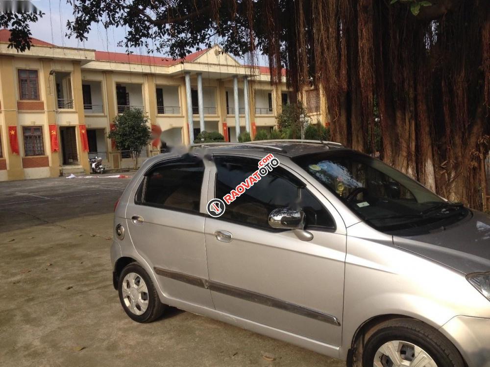 Cần bán gấp Chevrolet Spark 2010, màu bạc-3