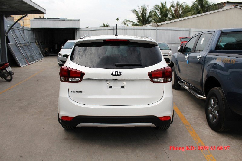 Bán Kia Rondo năm 2017, màu trắng, nhập khẩu, giá tốt-4