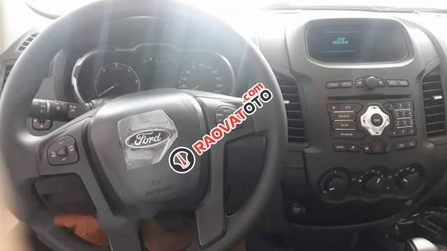 Bán Ford Ranger XLS AT 4x2 đời 2017, màu xanh lam, giá tốt-4