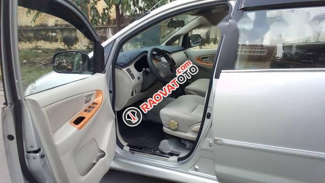 Bán Toyota Innova G năm 2009, màu bạc-5