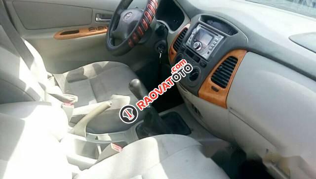 Bán xe Toyota Innova đời 2010, màu bạc-4