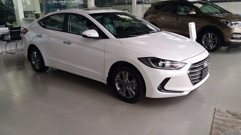 Bán xe Hyundai Elantra 2.0 AT đời 2017, màu trắng, nhập khẩu, giá chỉ 669 triệu-1