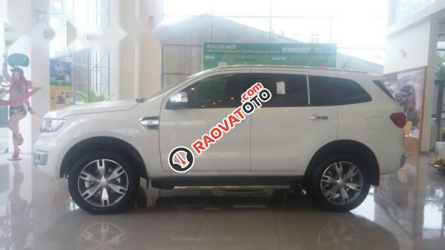 Bán xe Ford Everest Titanium đời 2017, màu trắng-2