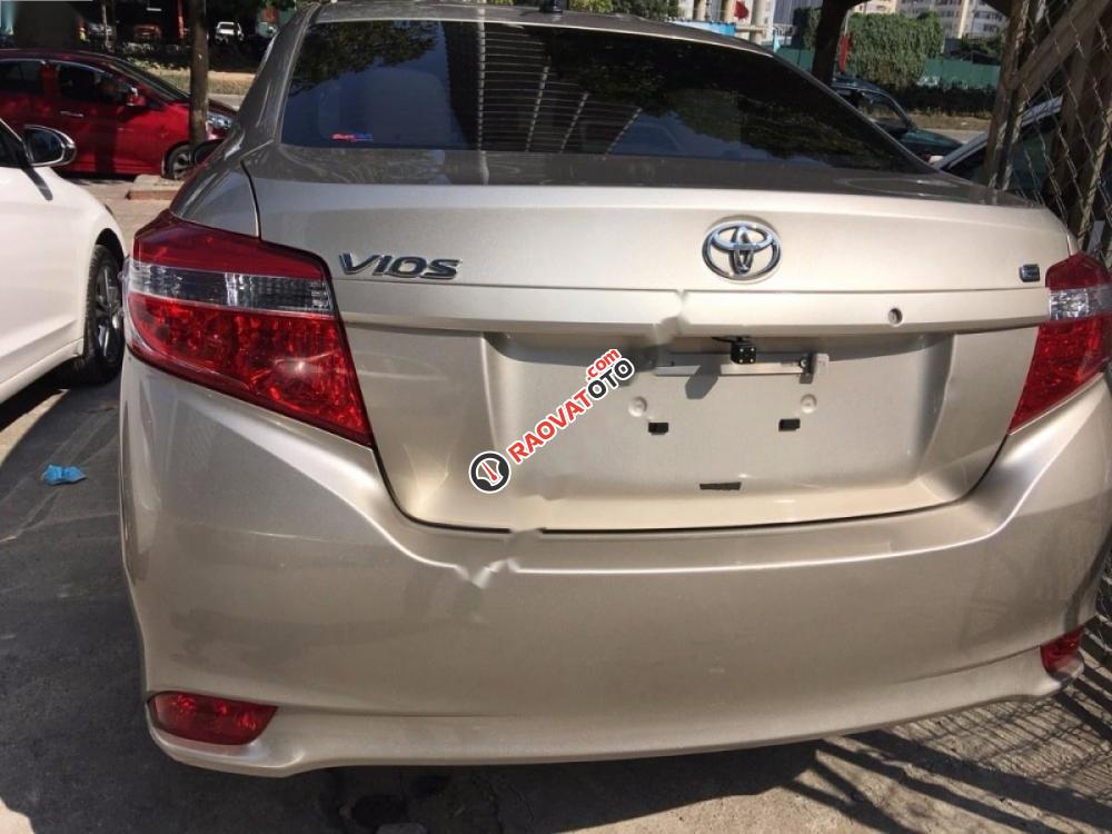 Cần bán xe Toyota Vios đời 2017, màu vàng số tự động, giá chỉ 565 triệu-1