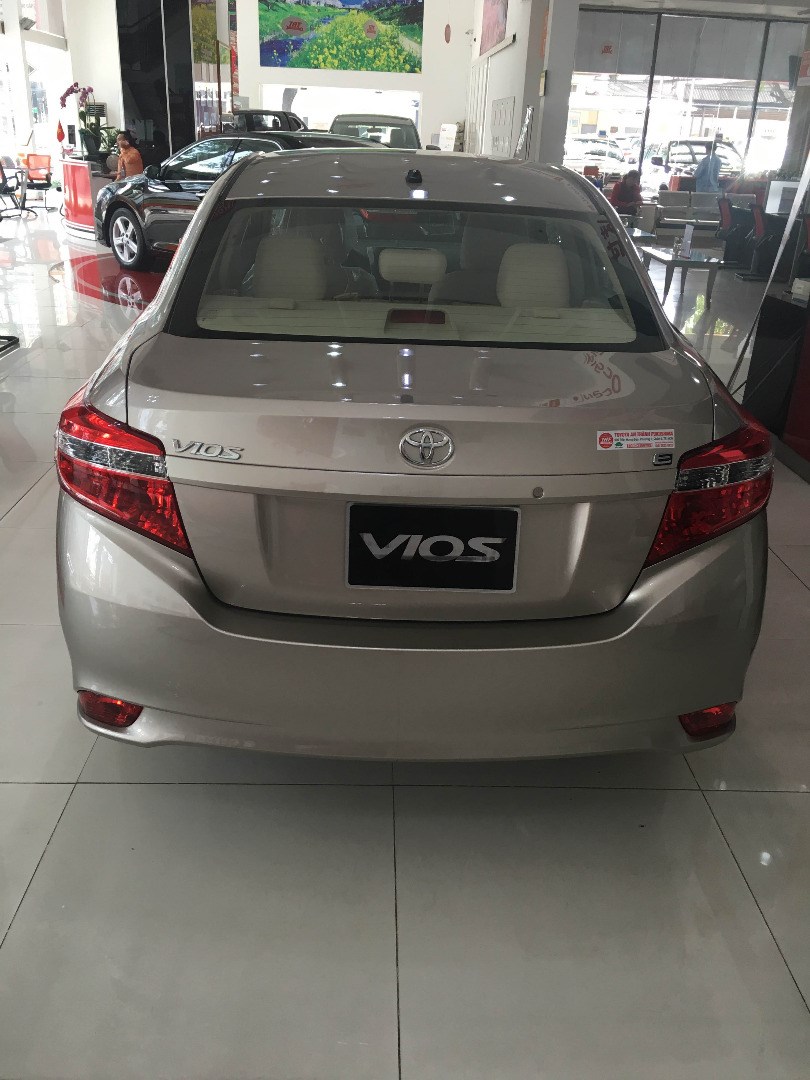 Cần bán Toyota Vios đời 2017, màu trắng, xe nhập-2