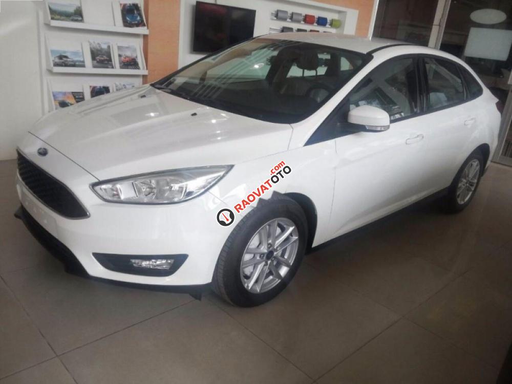 Bán ô tô Ford Focus đời 2017, màu trắng-3