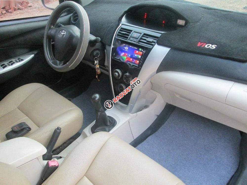 Cần bán gấp Toyota Vios E đời 2009, màu bạc, giá tốt-3