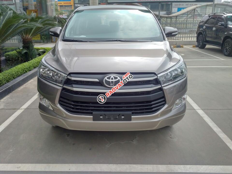 Toyota Innova E đời 2017, giảm giá cực sâu, tặng thêm gói phụ kiện, hỗ trợ mua xe trả góp-0