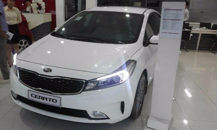 Bán xe Kia Cerato 2.0AT đời 2017, màu trắng, nhập khẩu -3